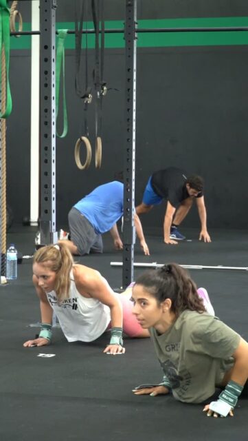 Entre reps, suor e boas vibes, lá se fez mais um.
Weekend mode: earned. 💦😎

#unbrokenbox #crossfit #crosstraining #crossfitportugal #workoutmotivation